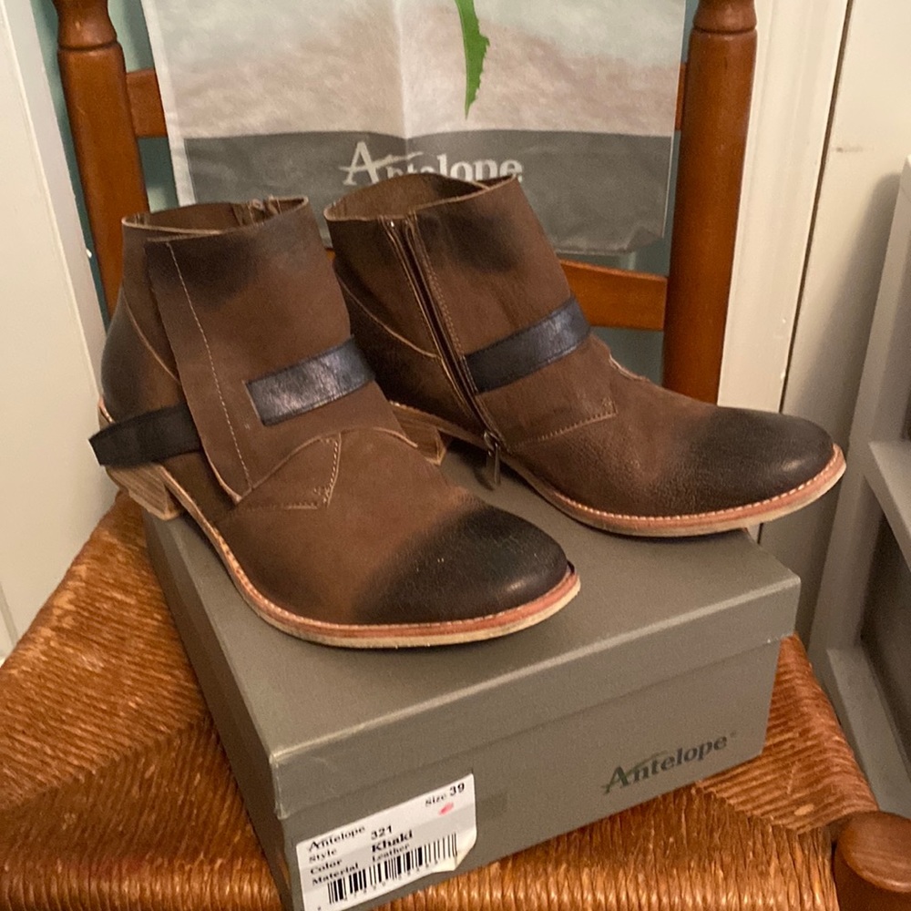 EUC Antelope booties size 39/8-8 1/2